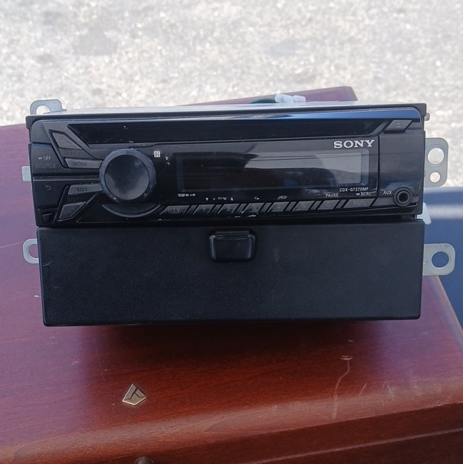 Sony CDX-GT270MP 1 DIN In-Dash CD Player Head Unit AM/FM Radio Aux Input