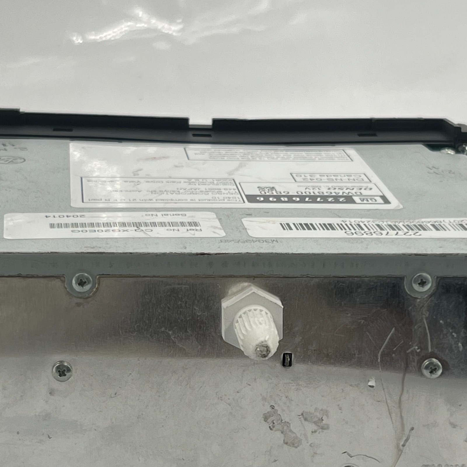 GM Denso DW468100-6850 22776896- DVD Navi Radio Yukon Suburban Tahoe OEM