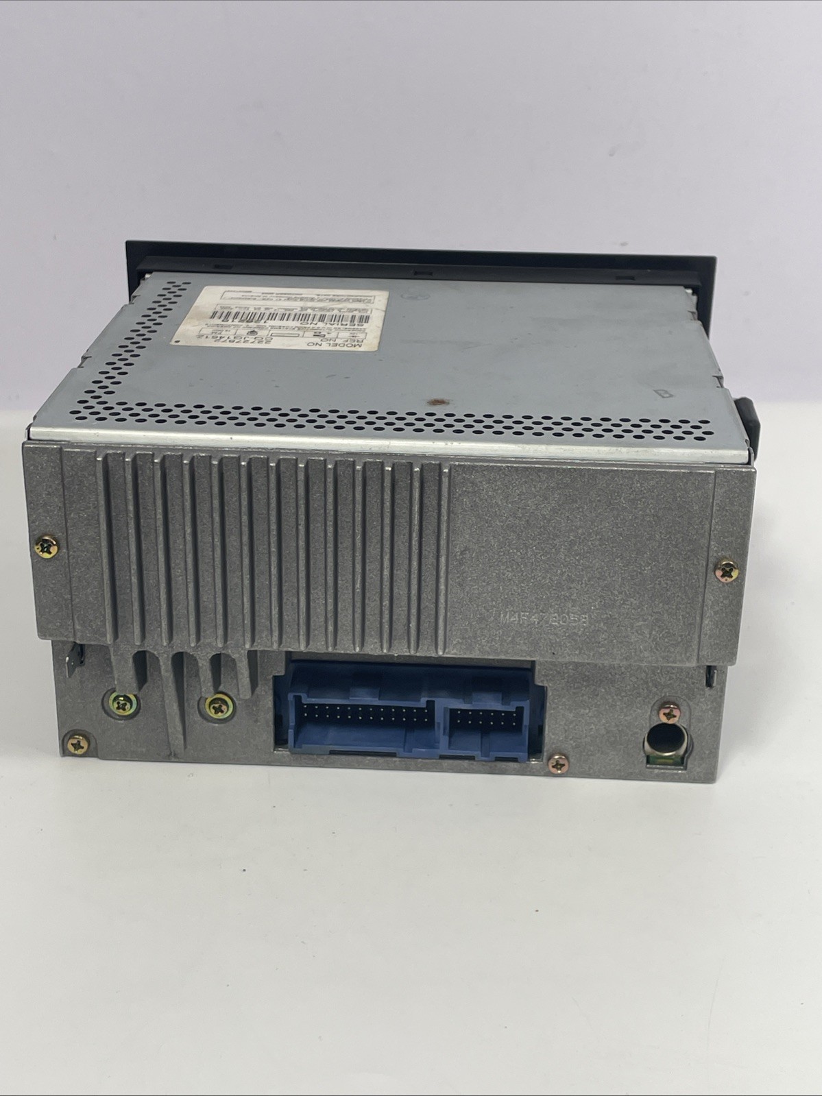 Saturn Ion AM FM CD MP3 radio receiver 22727872 Not Tested For Parts Only