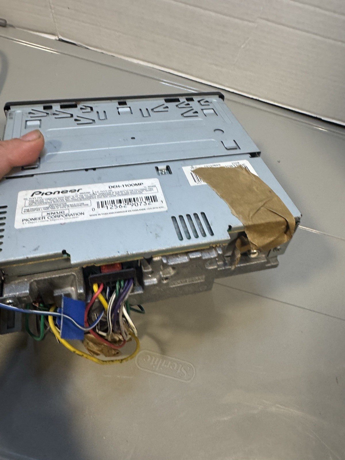 Untested Pioneer DEH-1100 CD Player In Dash Receiver