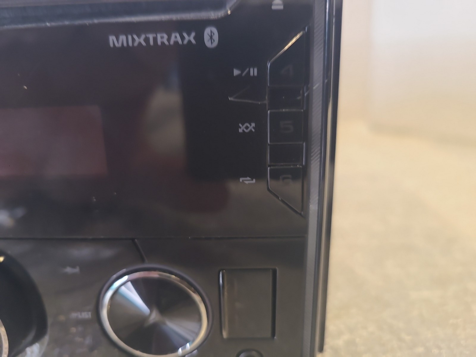 Pioneer FH-S520BT Double-DIN CD Audio with Built-in Bluetooth