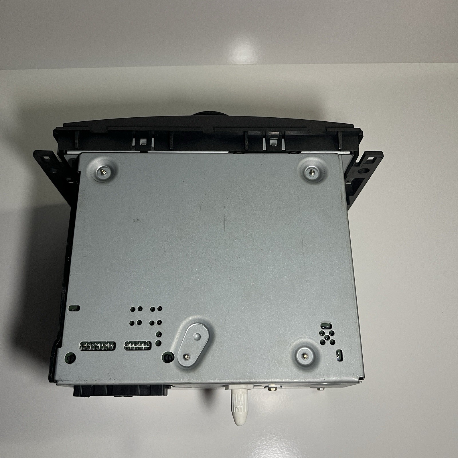 2009 Saturn Aura AM FM CD MP3 Radio Receiver OEM 25833954