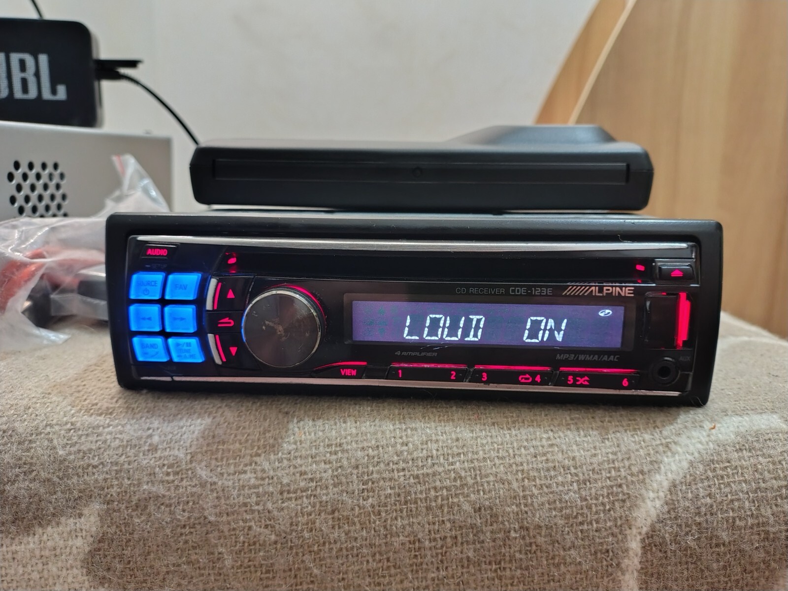 Alpine CDE-123E Car Stereo Mobile Media Receiver Fully Working Good Shape