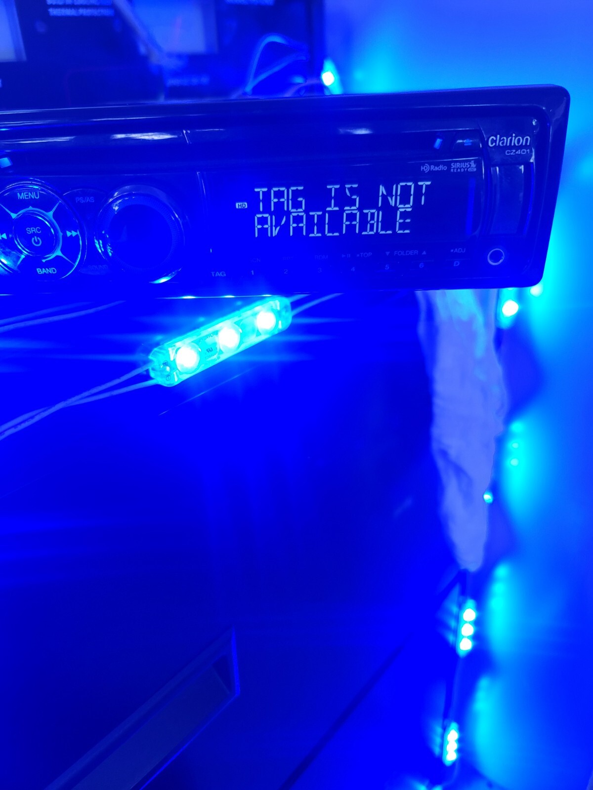 Clarion CZ401. CD/MP3/USB, Sirius Ready HD Radio 200 Wtts