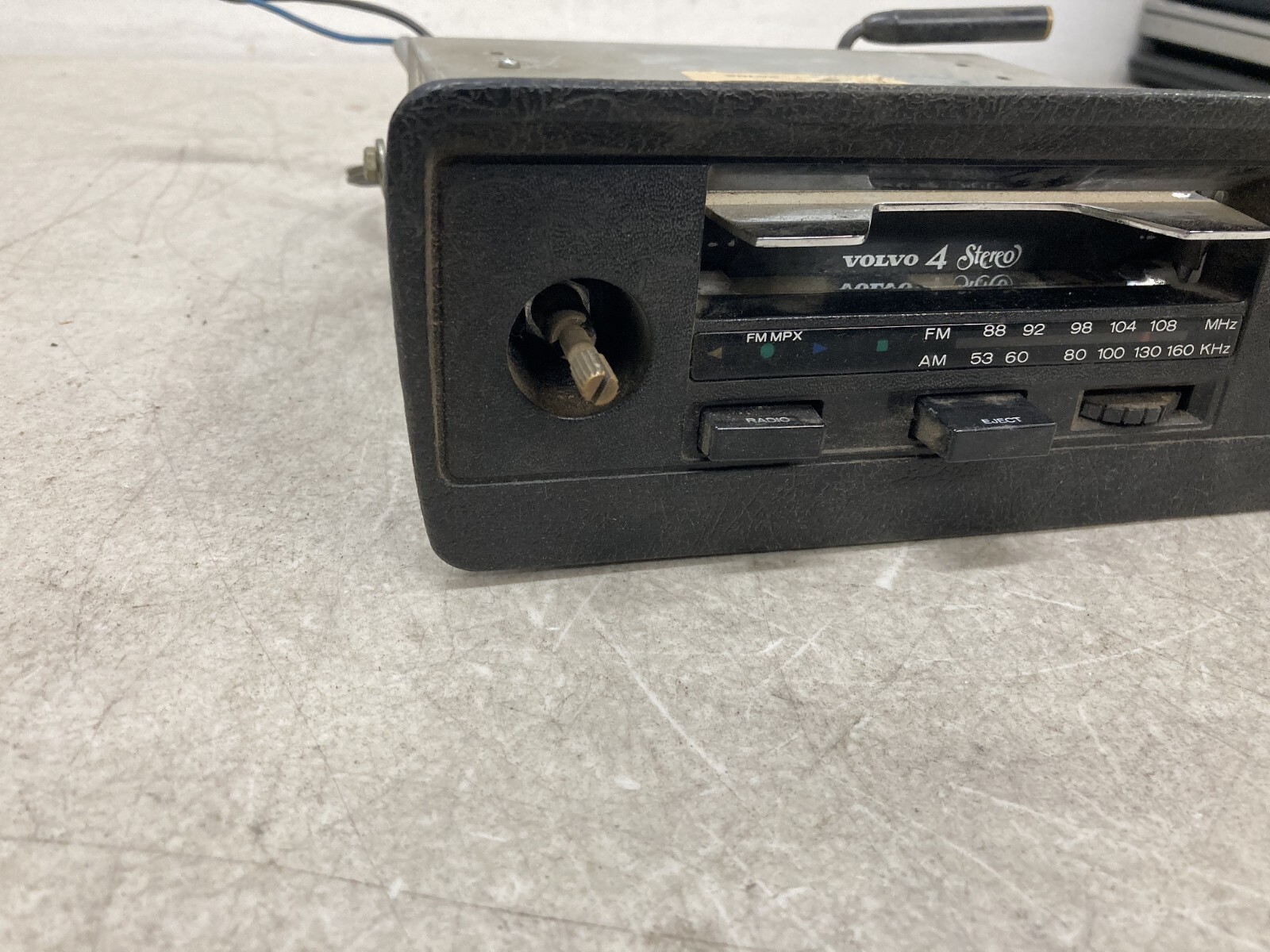 VINTAGE VOLVO FM MPX CASSETTE CAR RADIO, 4 STEREO (model unknown)