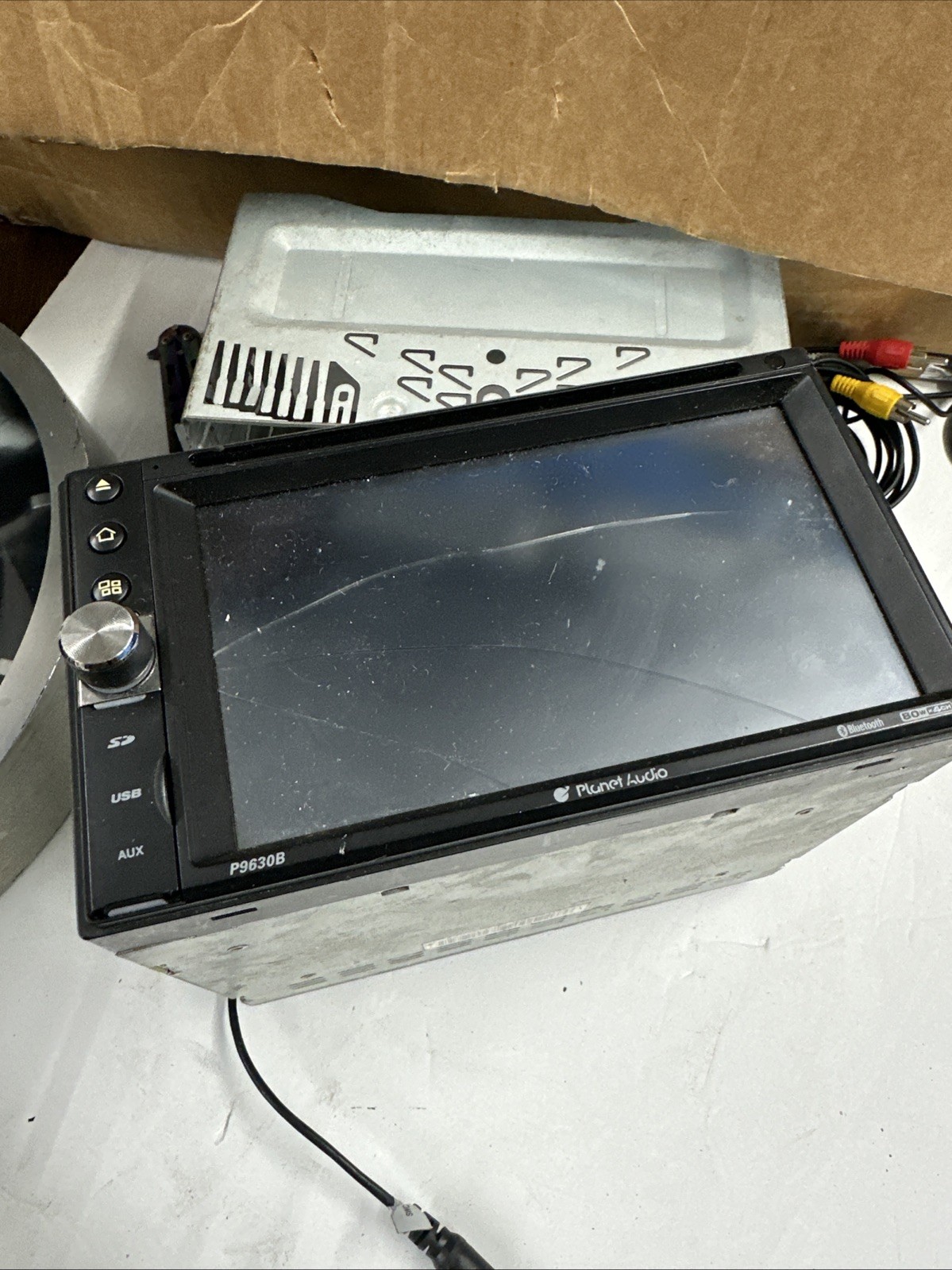 Planet Audio P9630B 2-DIN 6.2″ Stereo Touchscreen DVD USB SD AUX NO REMOTE