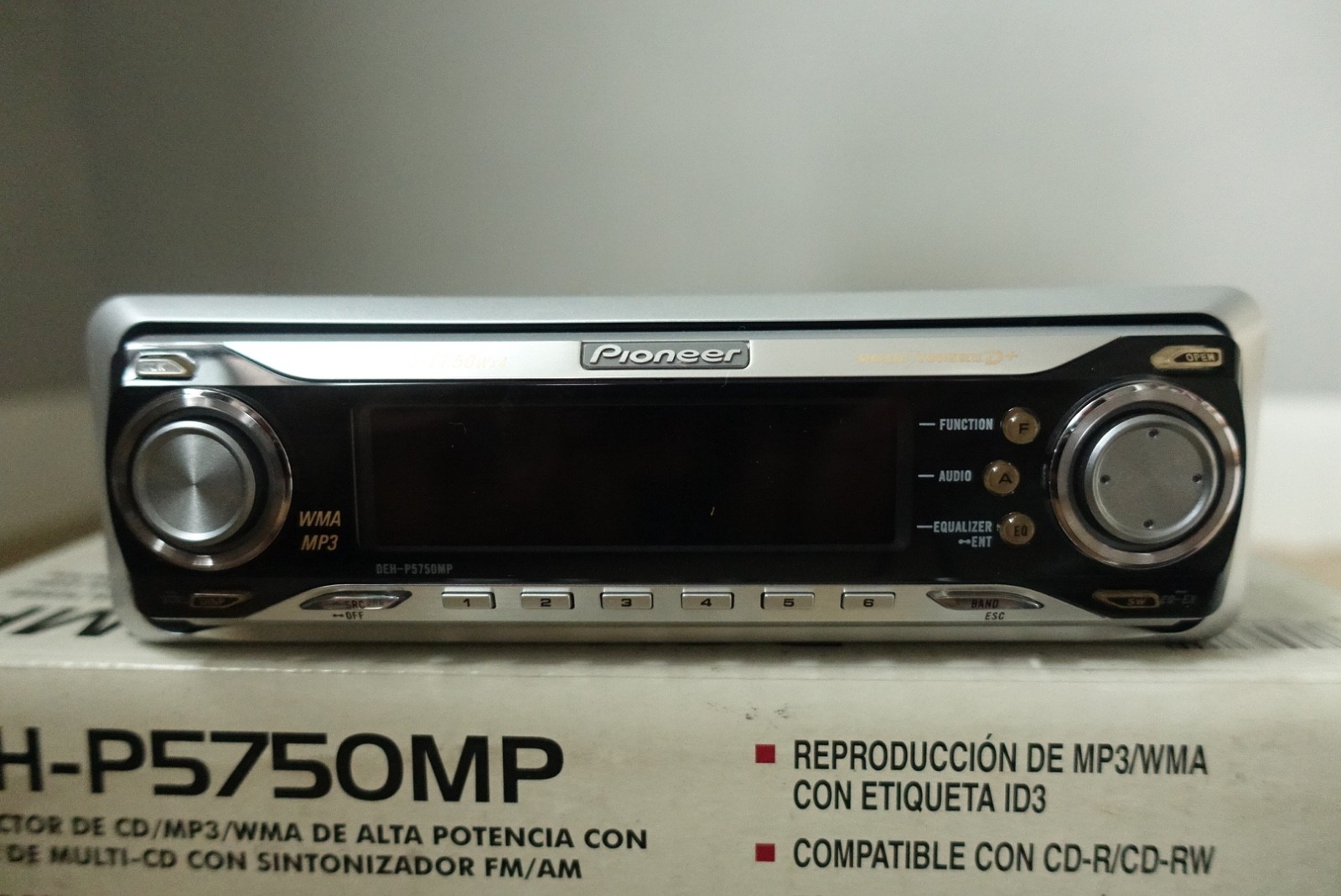 Pioneer DEH-P5750MP. CD/Fm/Aux. New With Open Box.