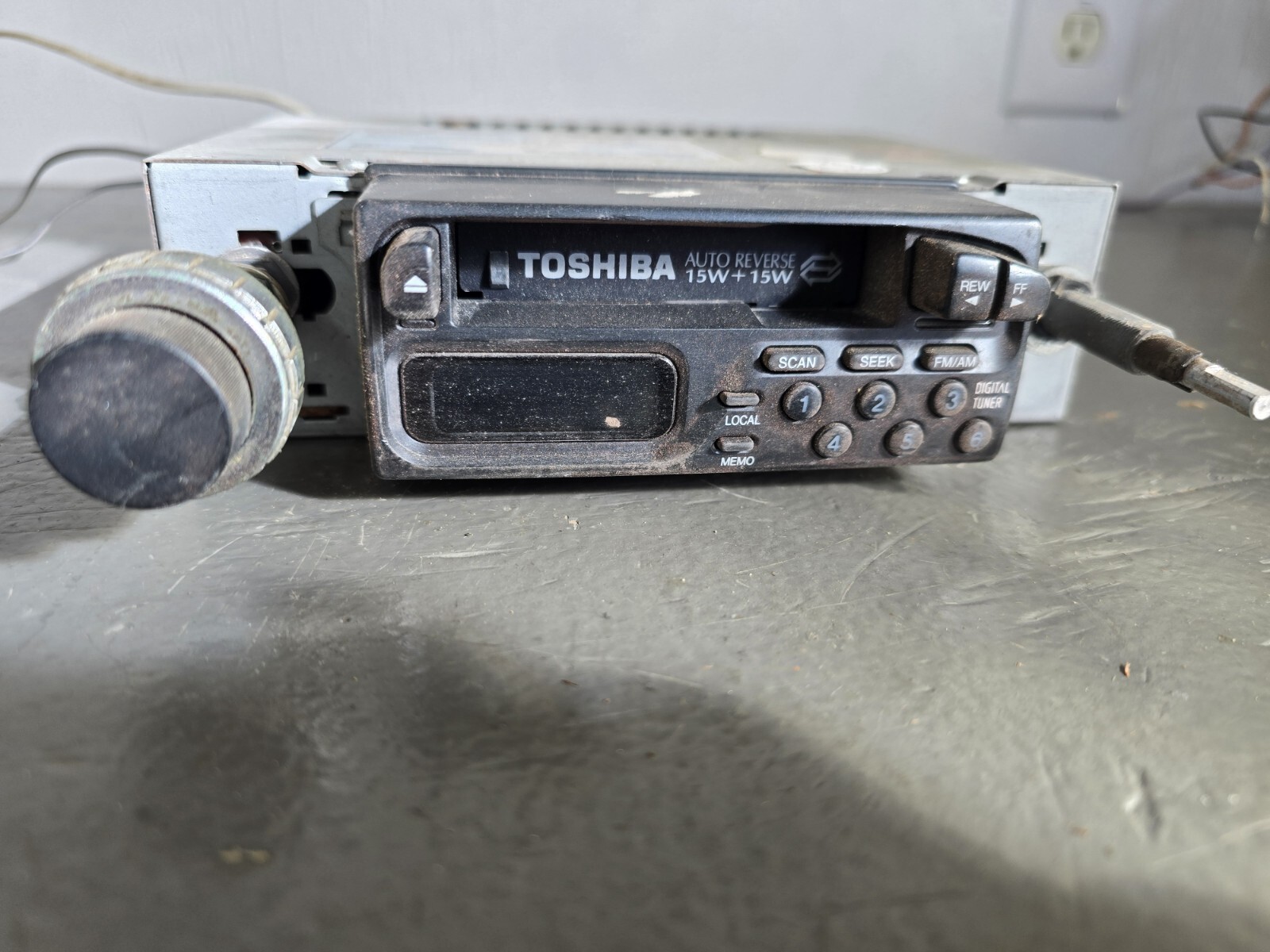 Vintage TOSHIBA Car Truck CASSETTE RECEIVER TX-30 Auto Reverse 15w+15w