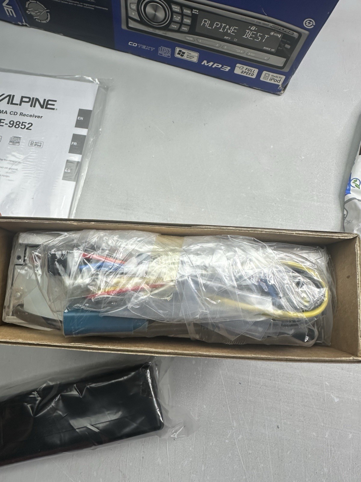 Alpine Car Stereo MP3/WMA CD player Receiver Cde-9852 Opened Box