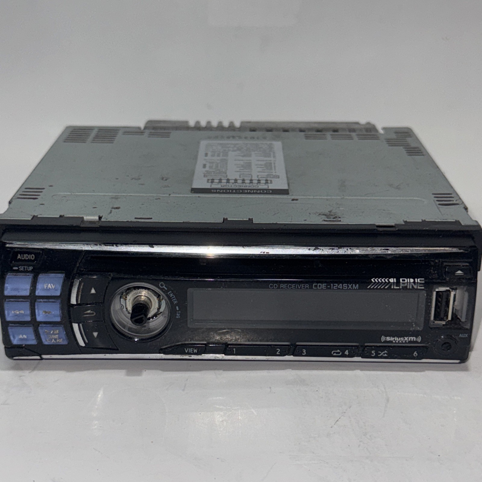 Alpine CDE-124SXM MP3/CD In Dash Receiver USB XM Pandora Radio Detachable Face