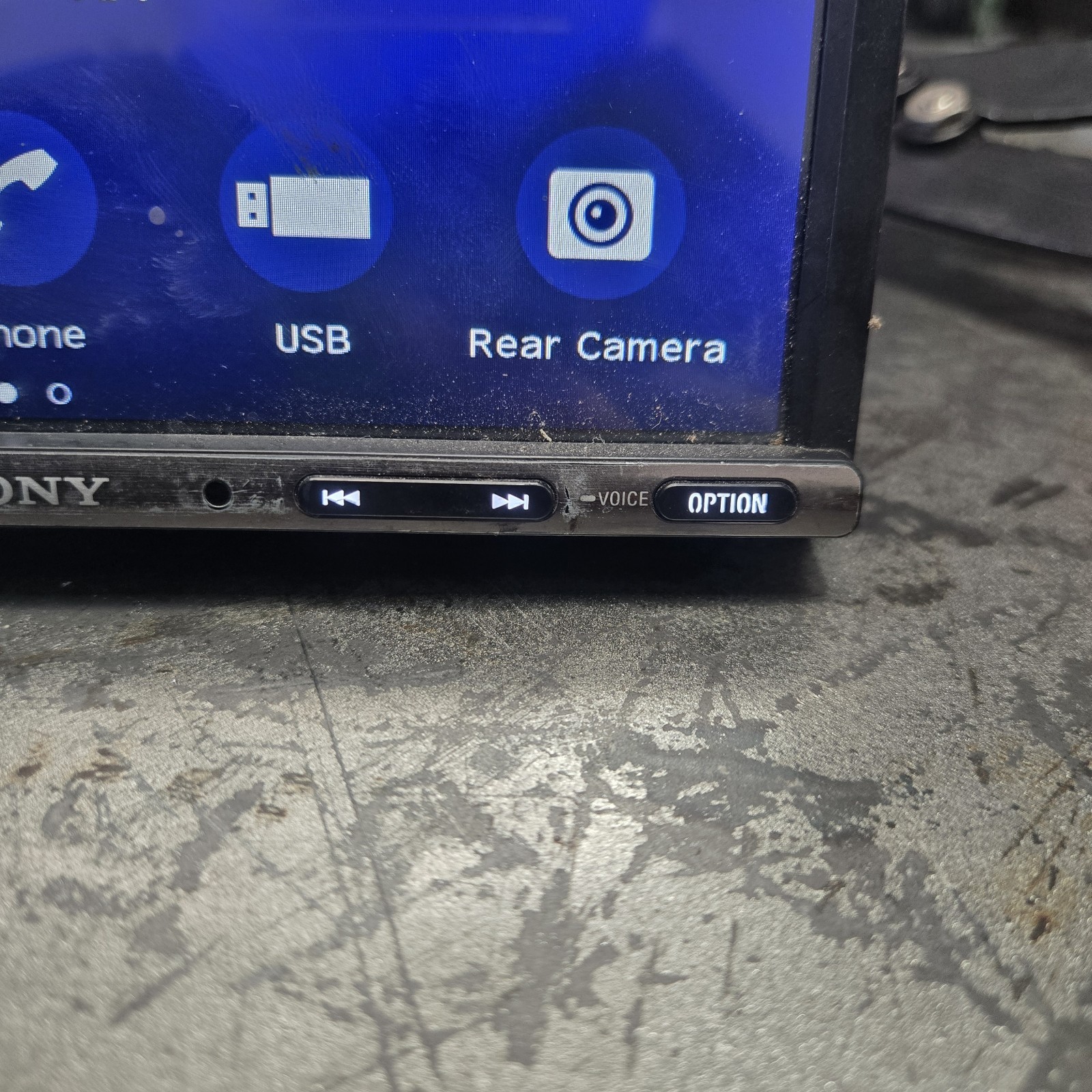 Sony XAV-AX150 Carplay/Android Auto Media Receiver 6.95 Car Audio Bluetooth