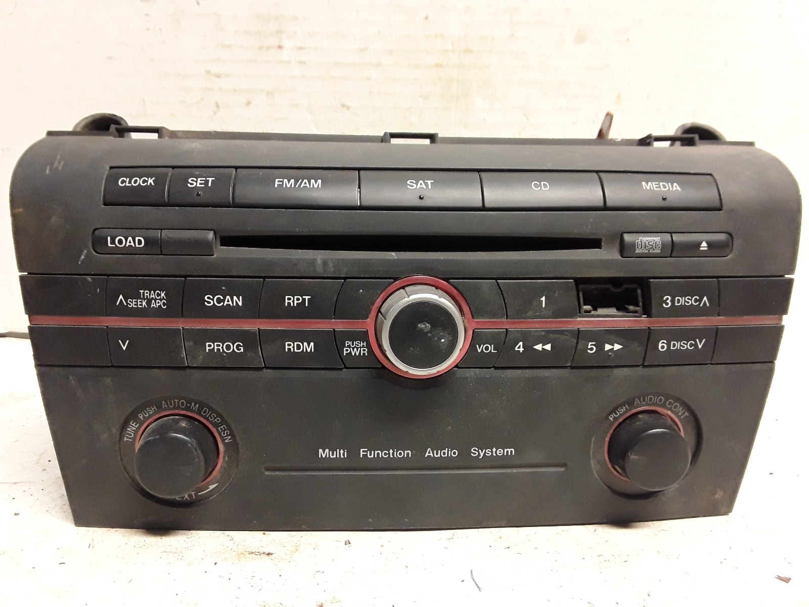 06 07 Mazda3 AM FM satellite 6-disc CD radio receiver OEM damaged button