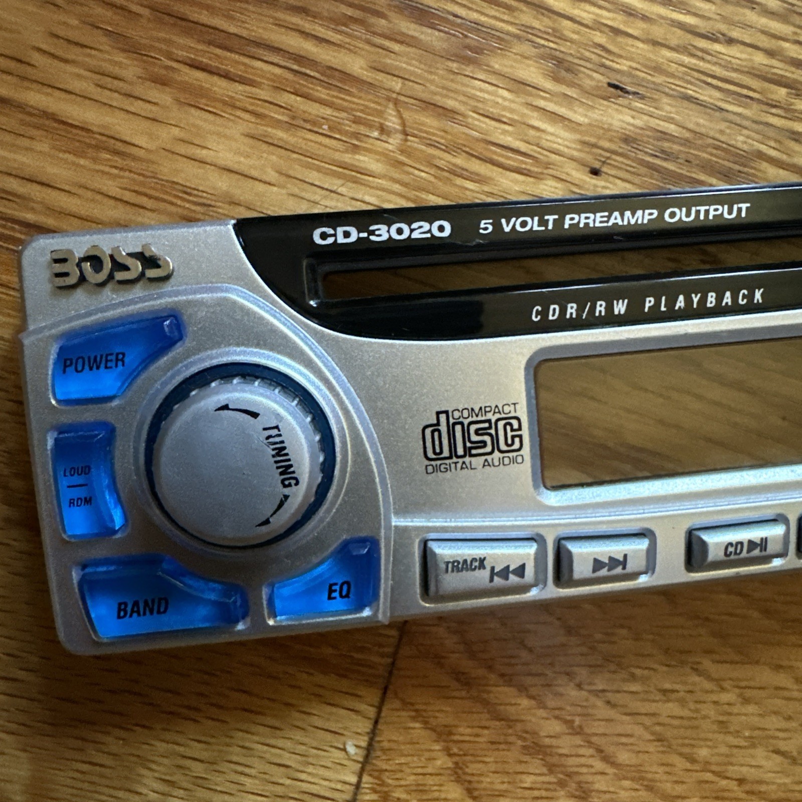 Boss Cd-3020 CAR AUDIO STEREO AM/FM CD IN DASH CD Used.