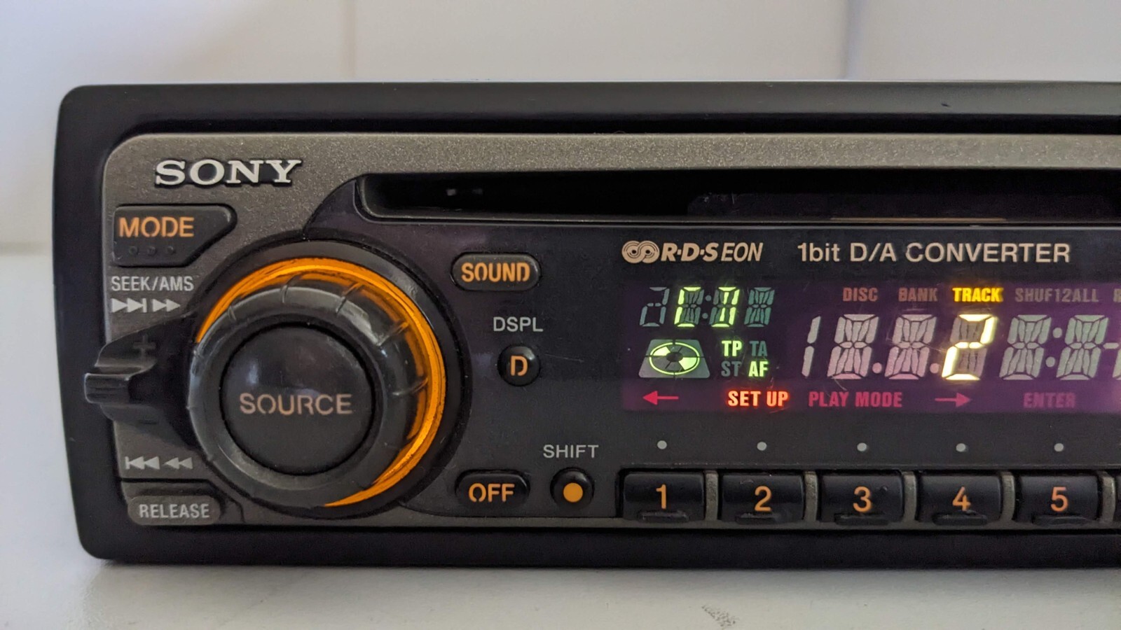 Oldschool Sony CDX-2500R FM/AM Radio CD Player 4 x 45 Watt 1 Bit D/A Converter