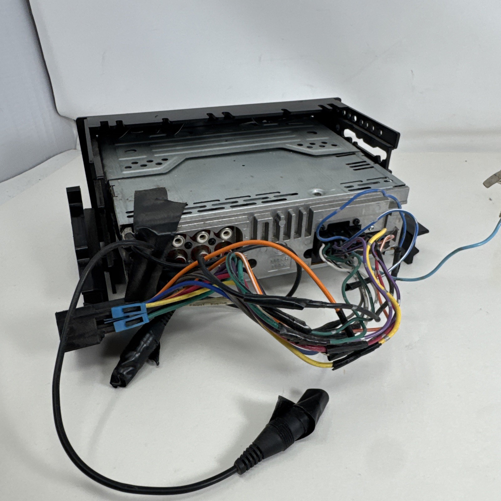 SONY CDX-GT72W w/ Head Unit And Cables Graphics