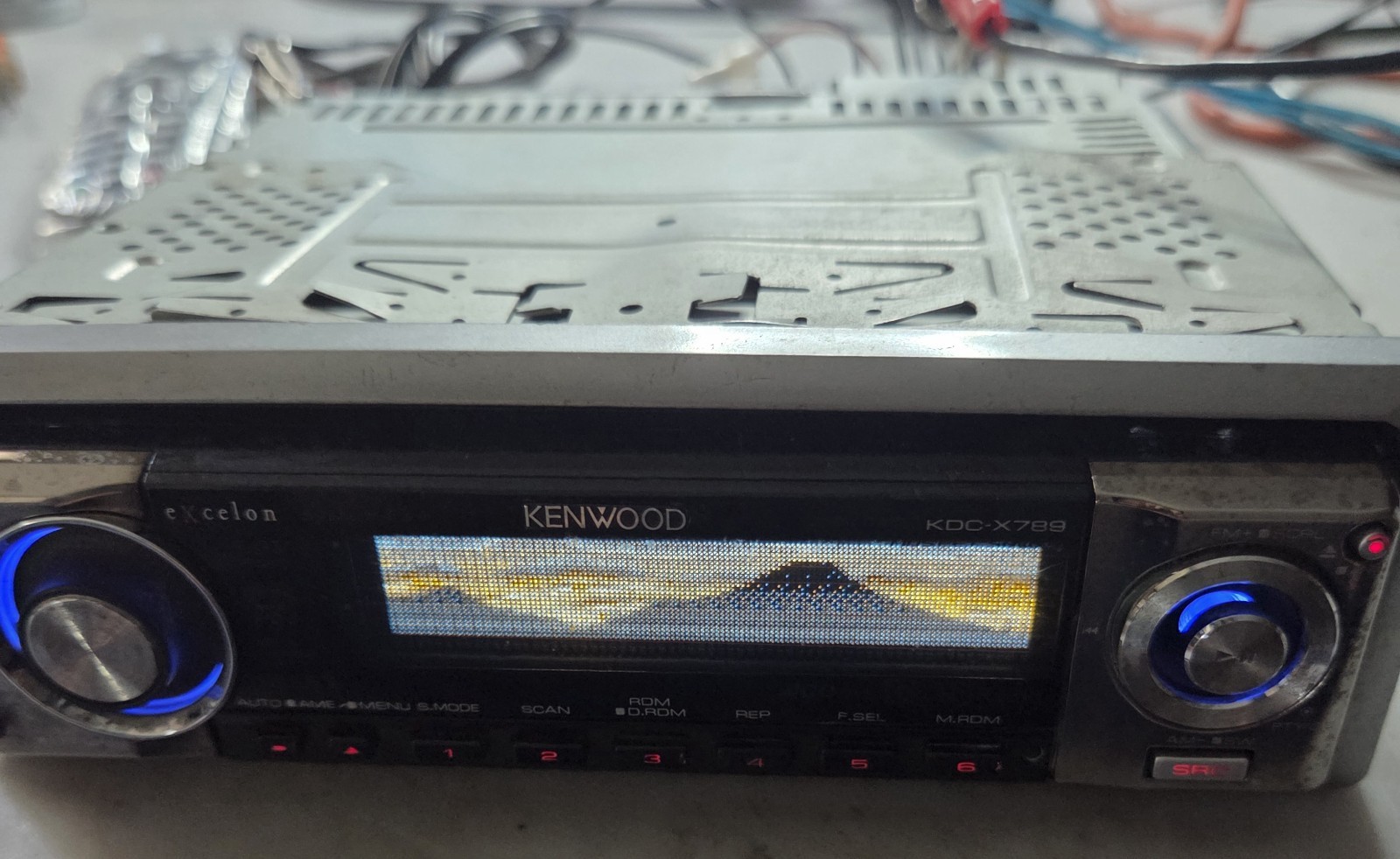 Kenwood Execelon KDC-X789 CD Player In Dash Receiver, Remote Aux 5 Volts