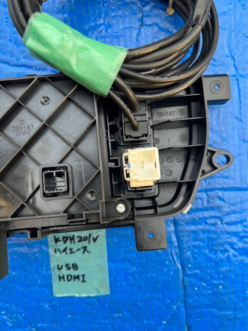 Hiace 200 series KDH201V air conditioner switch USB port