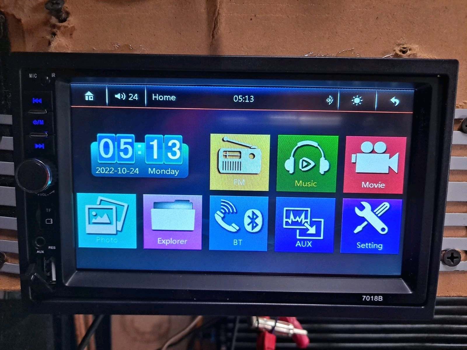 Blurred Vision BV-7018B Double Din in-Dash Head Radio Bluetooth Mirrorlink