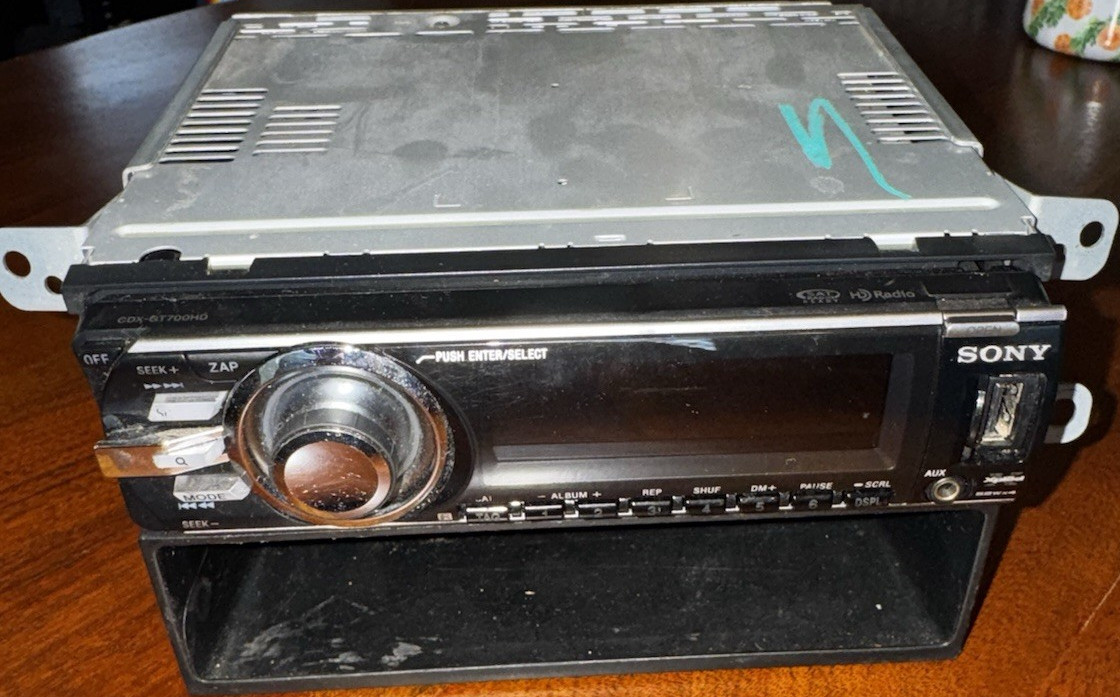 Sony CDX-GT700HD HD Radio Ready CD Player 1 DIN Aux Detachable Face