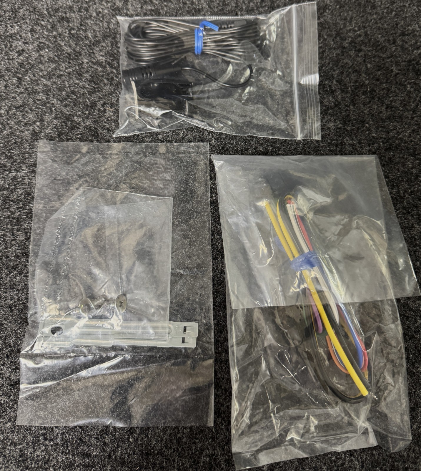 Alpine CDE-175BT NEW/OPEN BOX. EXTREMELY HARD TO FIND (SEE DESCRIPTION)
