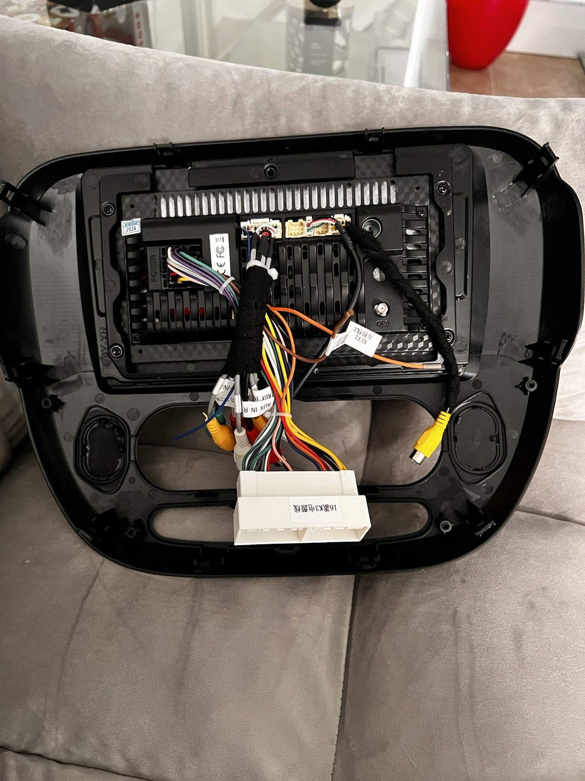Bluetooth, Touchscreen,CarPlay, Android Auto,Hi-Fi Sound,FM/RDS, Mirror Link,GPS
