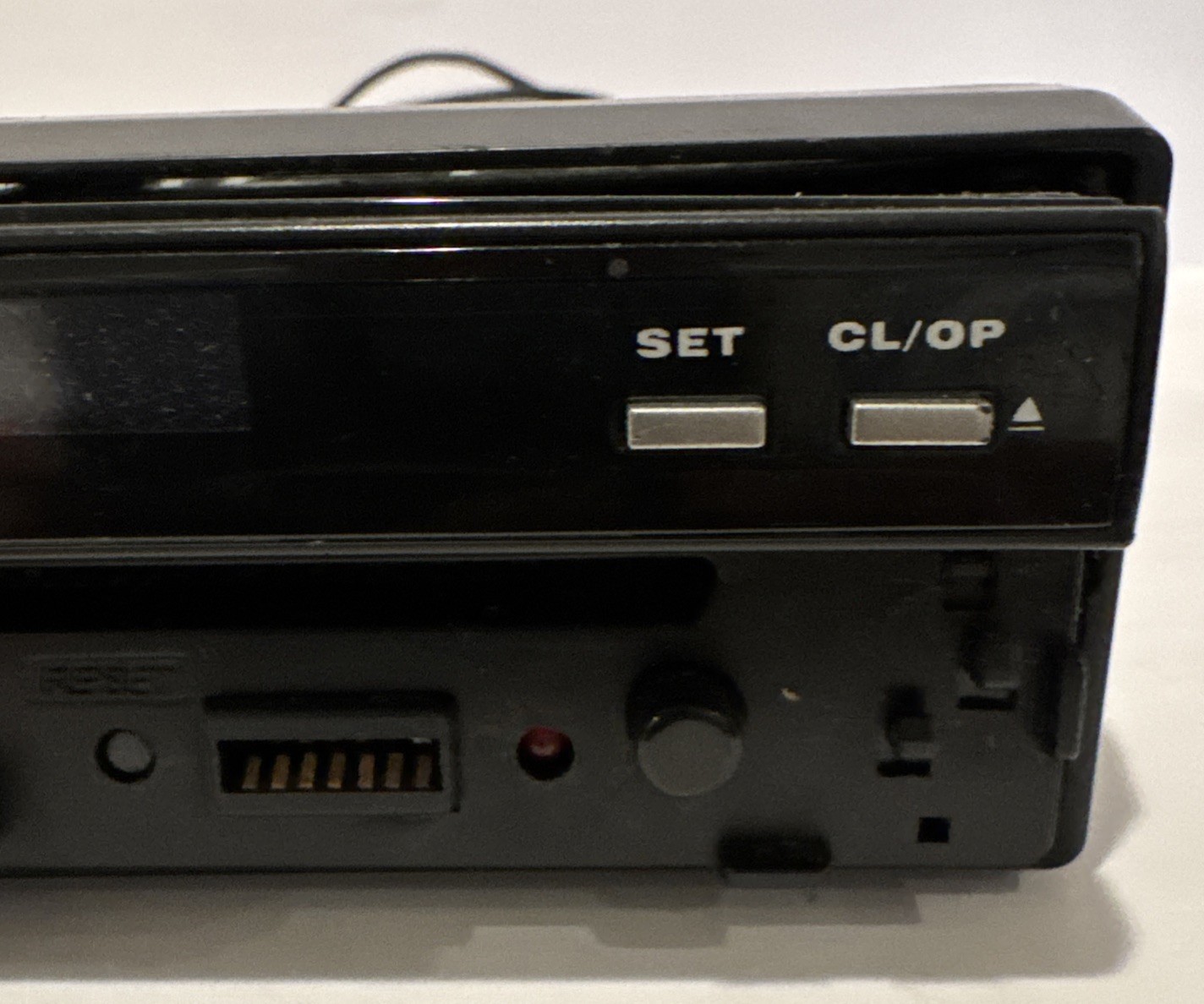 Tview D7905B-D In Car Dash 7′ Multimedia Player MP4/VCD/MP3/Radio Untested