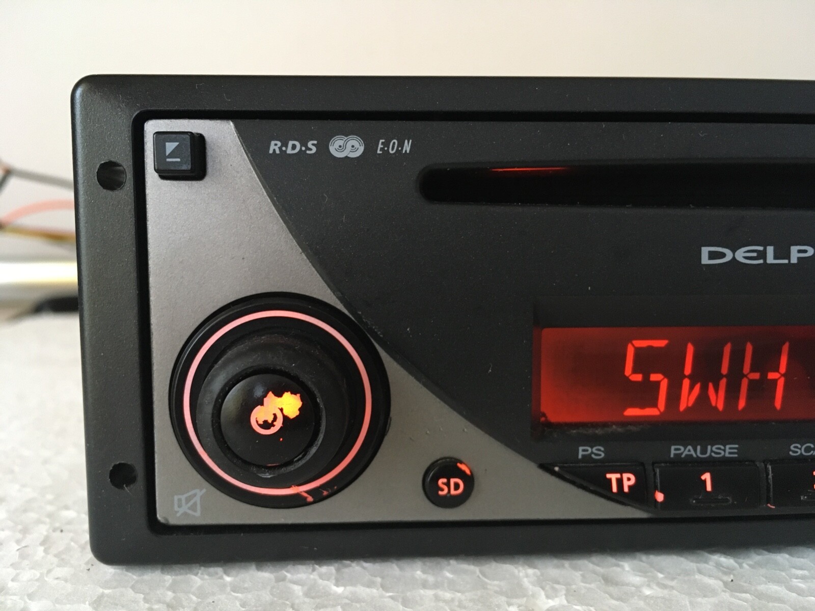 GRUNDIG DELPHI CD400 car radio audio AU 10091-12B1