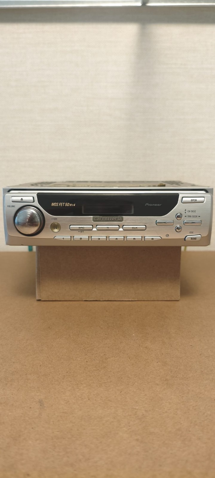 Pioneer Carrozzeria DEH-P717 1-DIN Car Audio Unit – For Parts/Restororation