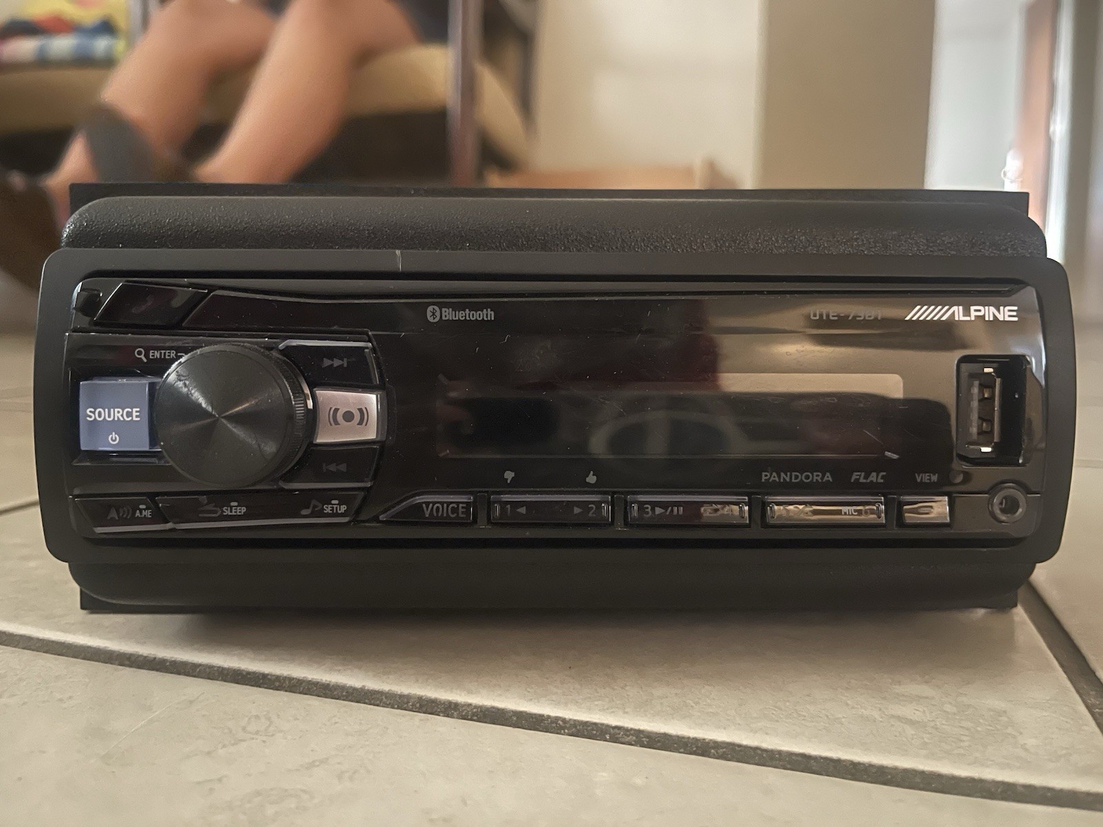 Alpine UTE-73BT digital media receiver, designed for car audio systems.