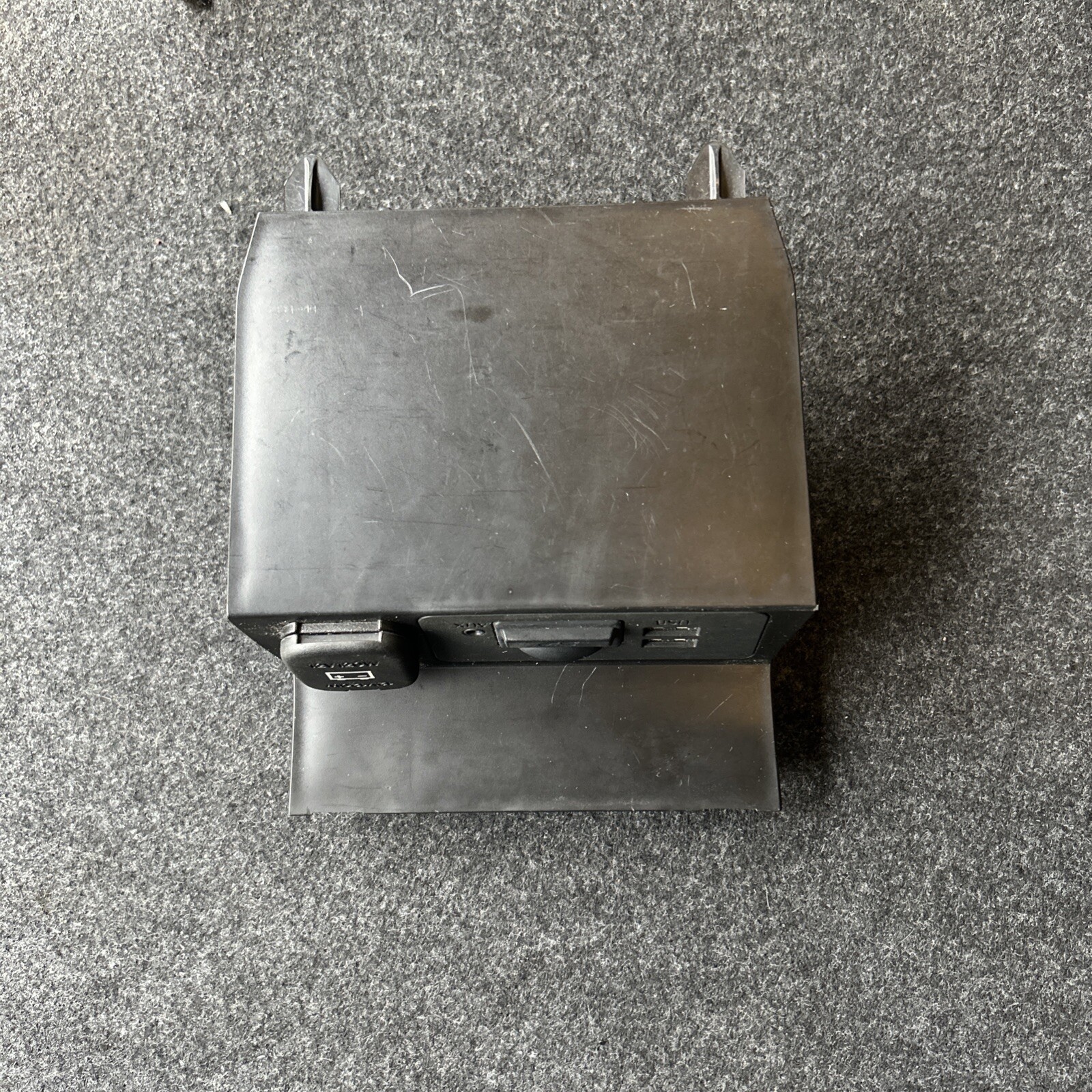 MAZDA 3 2.0 PETROL 2016 AUX USB CONNECTION UNIT BHN2-644A1