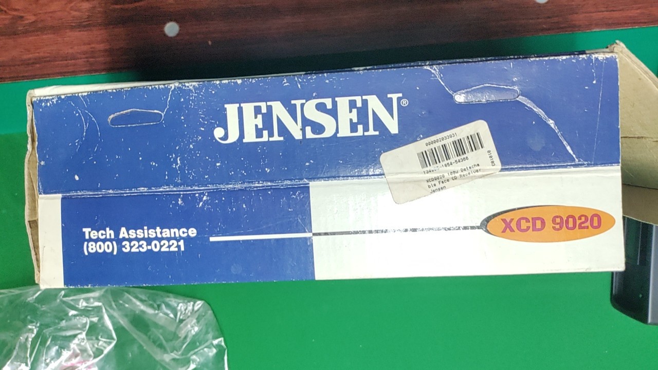 Jensen XCD 9020 Car AM/FM CD RECEIVER with Detachable Face Plate- New in Box