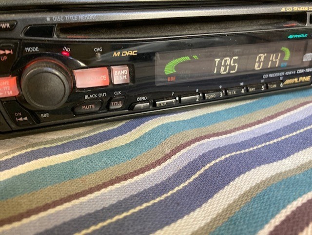 ALPINE CAR AUDIO AMBER AM/FM CD BBE EQ UNIT CDA-7840 REMOTE INC DANCING LIGHTS