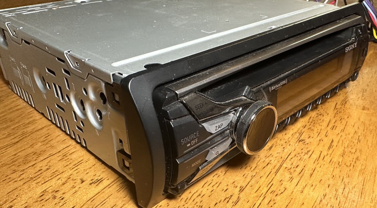 Sony CDX-GT565UP FM/AM Compact Disc Player Sirius XM W/ Remote.. Works Great!
