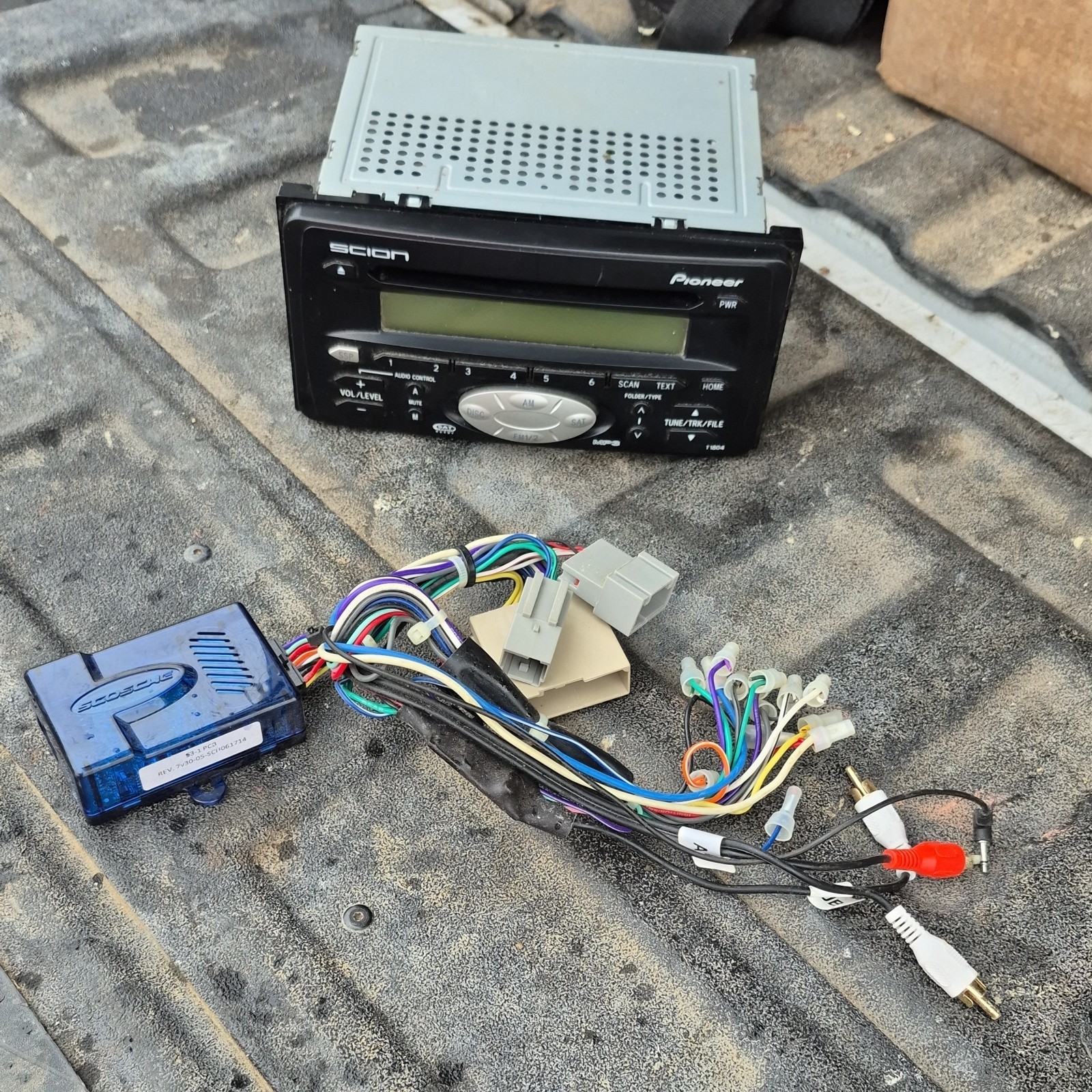 Toyota Scion Factory Pioneer Car Radio CD Player DEH-M8047zt with wiring harness