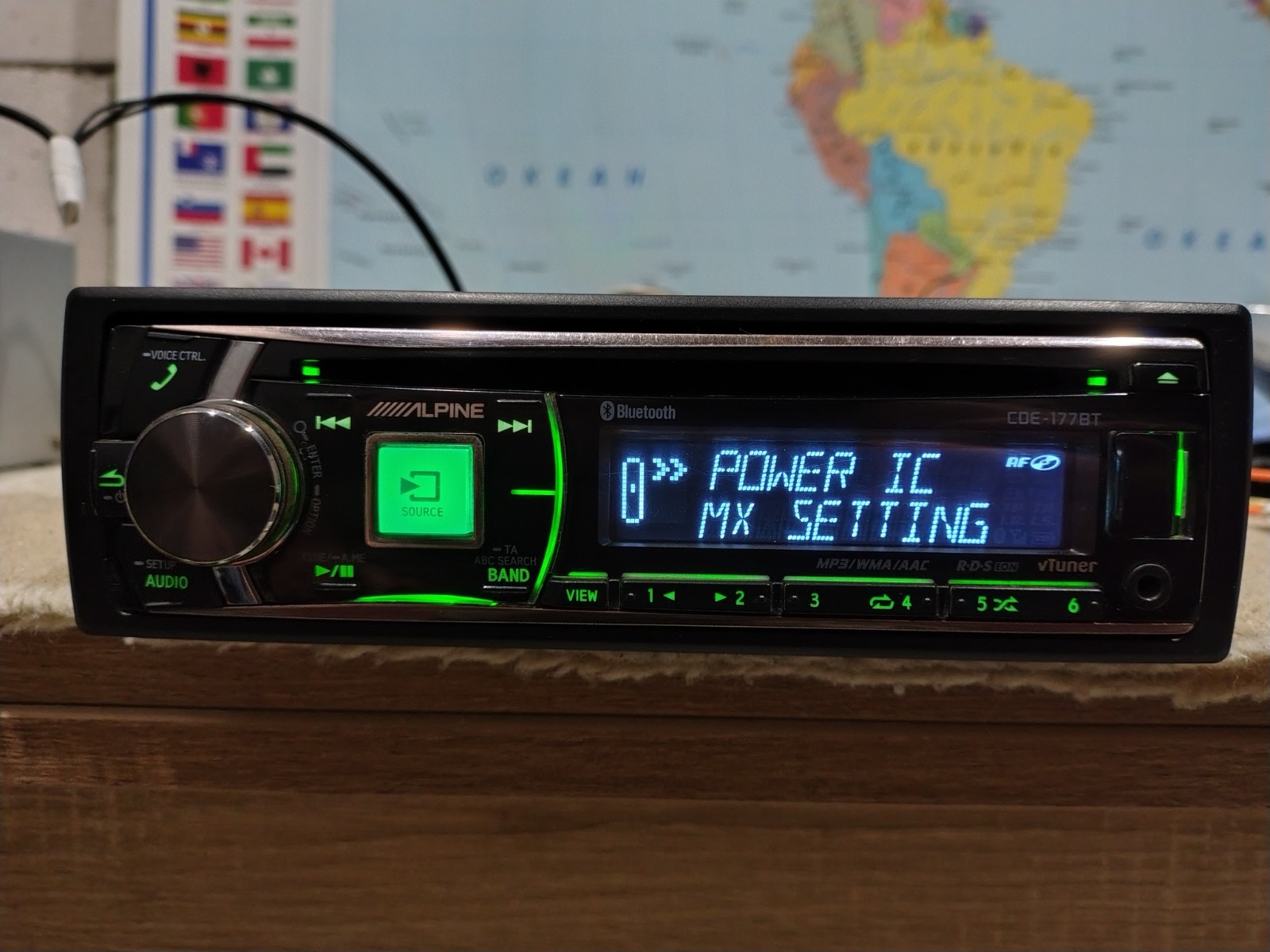 Alpine CDE-177BT Car Stereo CD Media Receiver Fully Working Great Shape