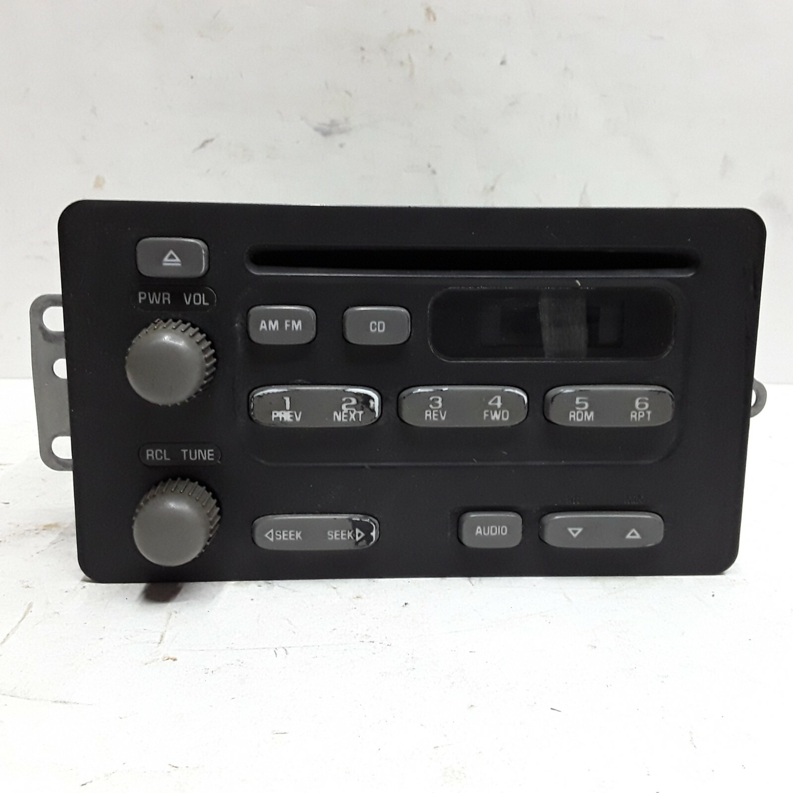 00 01 02 Chevy Cavalier AM FM CD radio receiver OEM