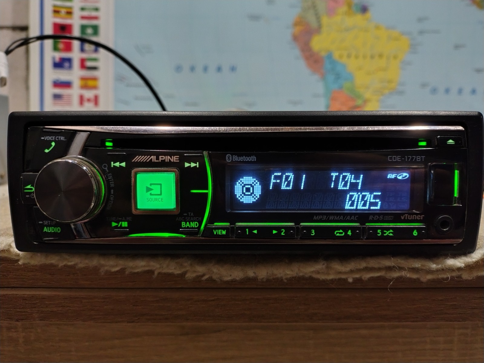 Alpine CDE-177BT Car Stereo CD Media Receiver Fully Working Great Shape