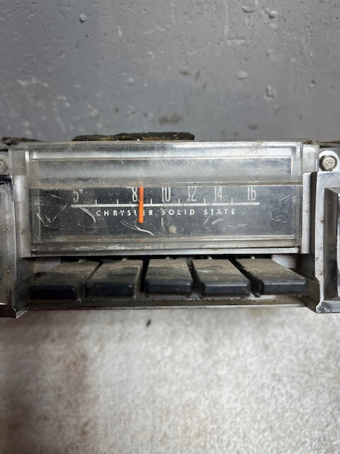 Mopar – Chrysler Solid State Thumb Dial Switch AM Radio