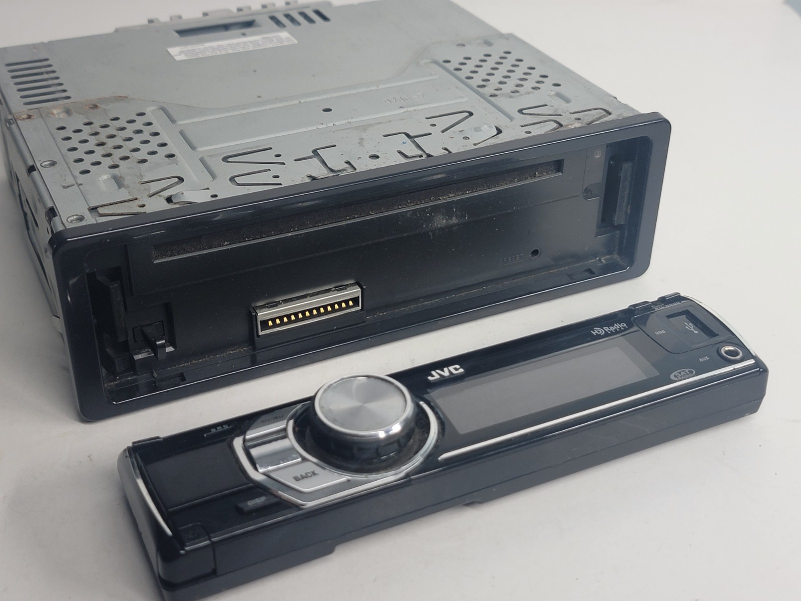 JVC KD-R600 CAR RADIO USB AUX SINGLE – PARTS OR REPAIR