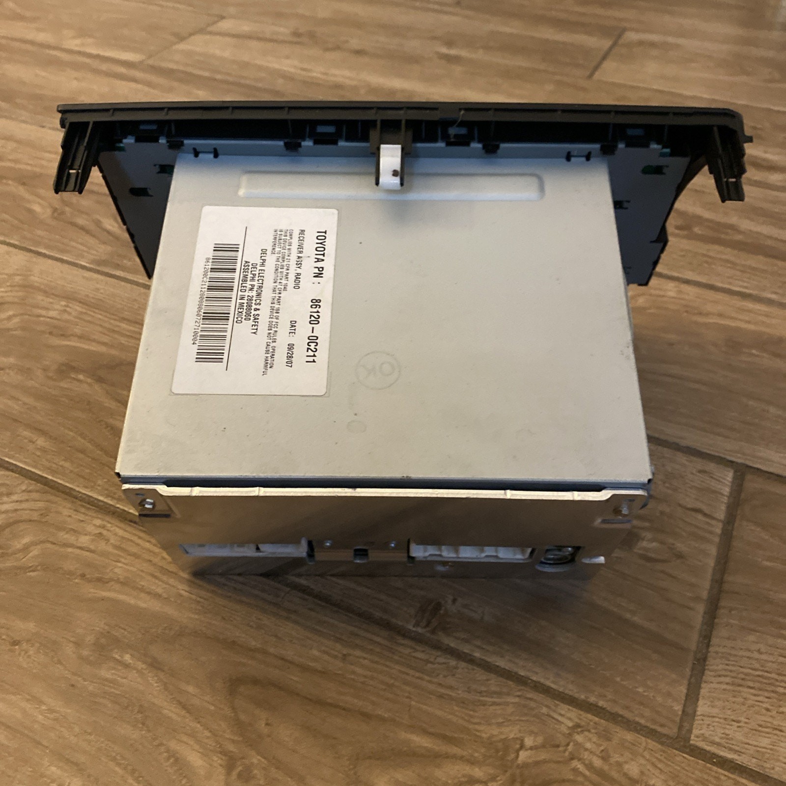 2007-2013 Toyota Tundra OEM AM/FM Radio Tuner CD