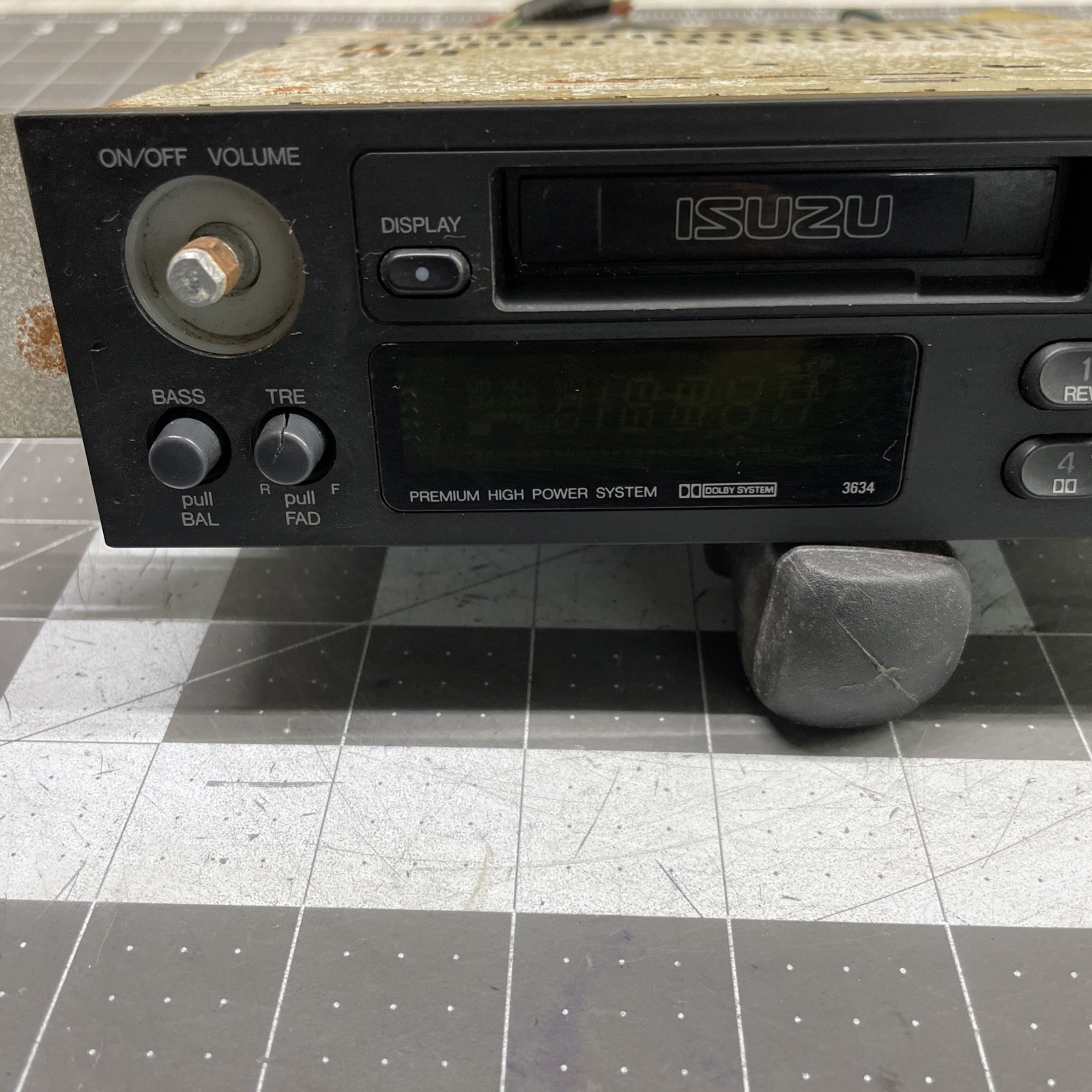Isuzu AM FM Cassette Tape Player Factory Car Stereo Radio 8-97070-488-2