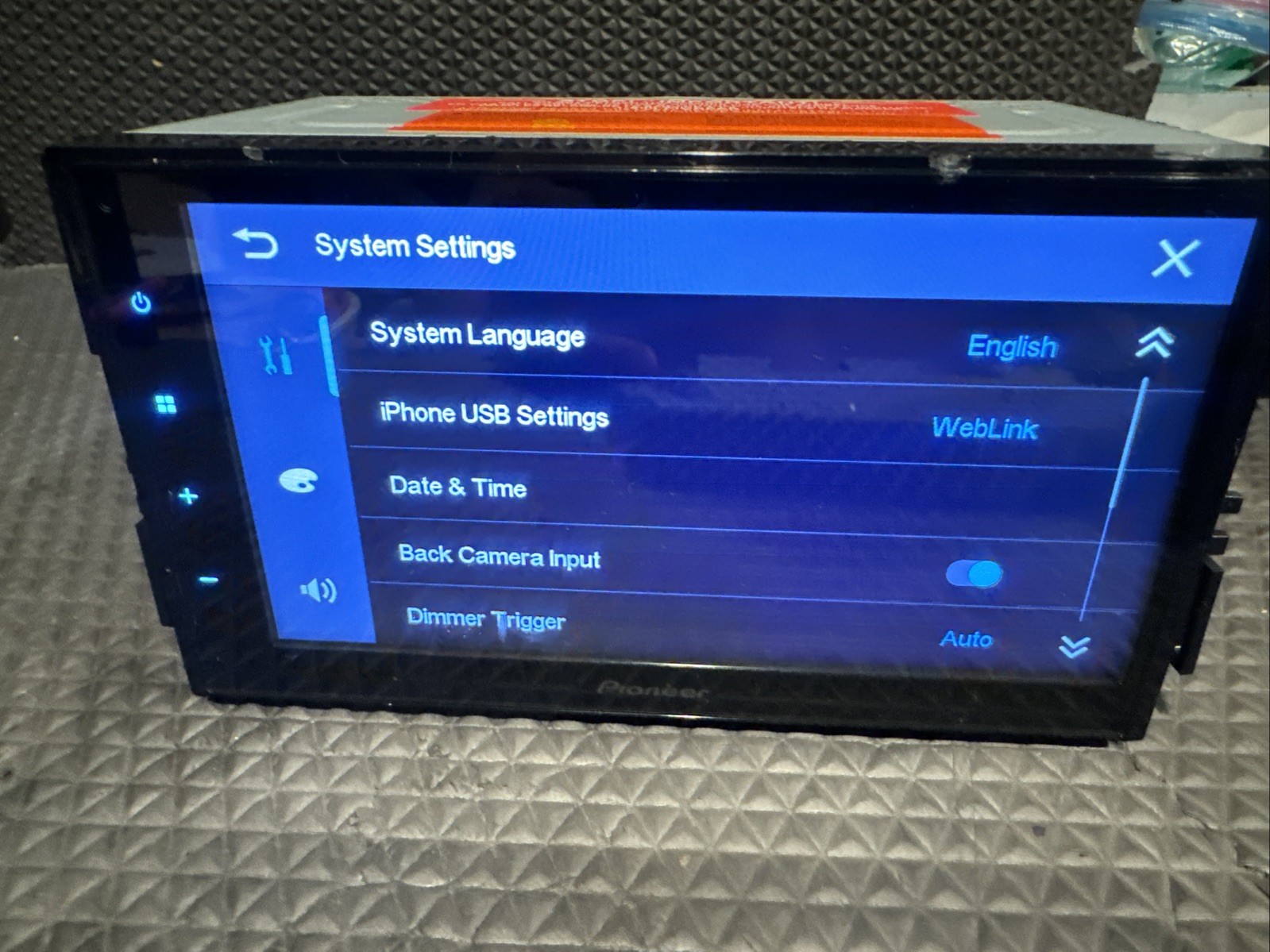 Pioneer DMH-130BT Double-DIN Bluetooth 6.8″ Touchscreen Digital Media Receiver