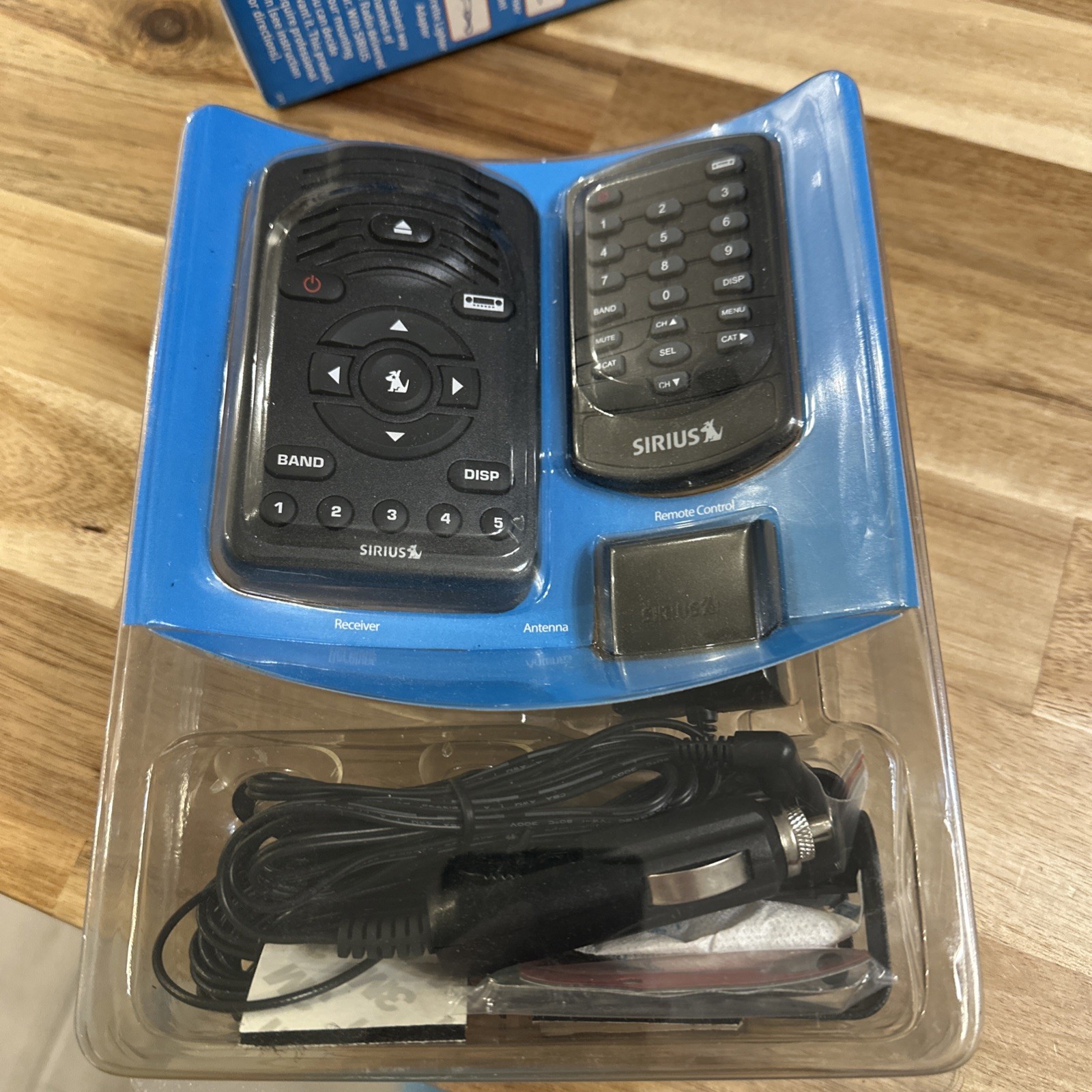 Sirius Satellite Radio Sirius One All-In-One Car Kit with remote NEW SV1