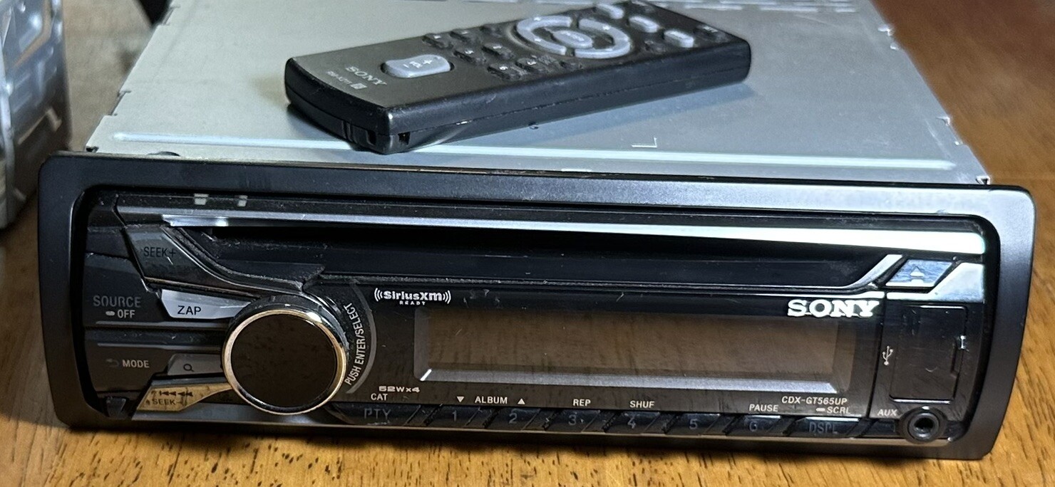 Sony CDX-GT565UP FM/AM Compact Disc Player Sirius XM W/ Remote.. Works Great!