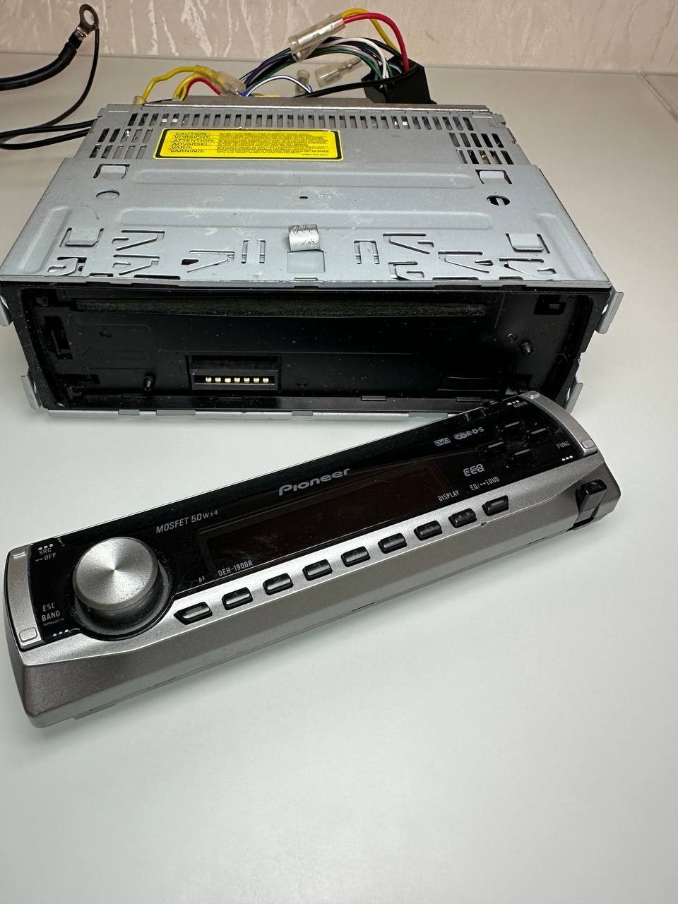 Pioneer DEH-1900R Car CD Player Stereo Detachable Face MOSFET 50Wx4 Tested