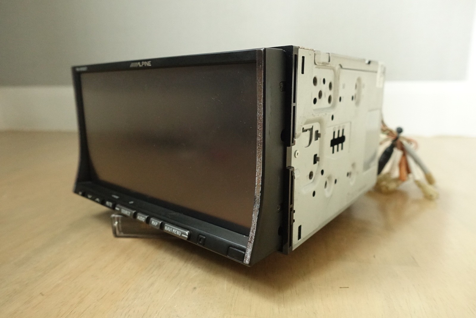 Alpine INA-W900ET. 7″ Touch Screen. Fully functonsl. New Film. 3 RCA Pre out.