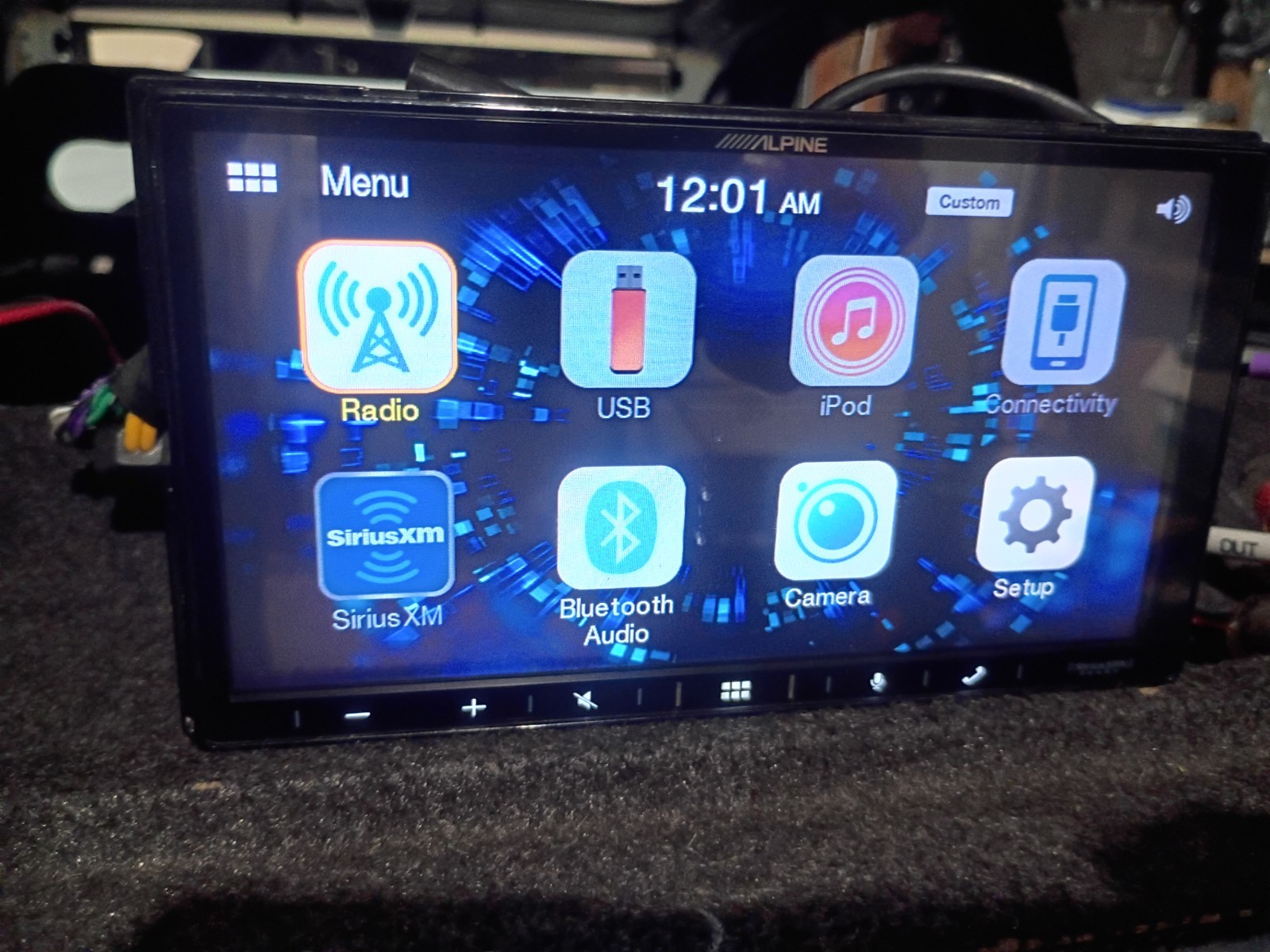 Alpine iLX-W650 7″ Touchscreen Apple Android w/ KTA-450 Power Pack Amplifier