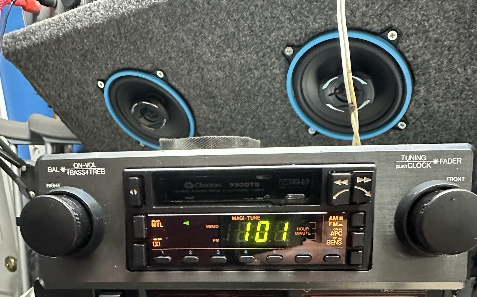 Clarion 9300TB Stereo And 400II Amp