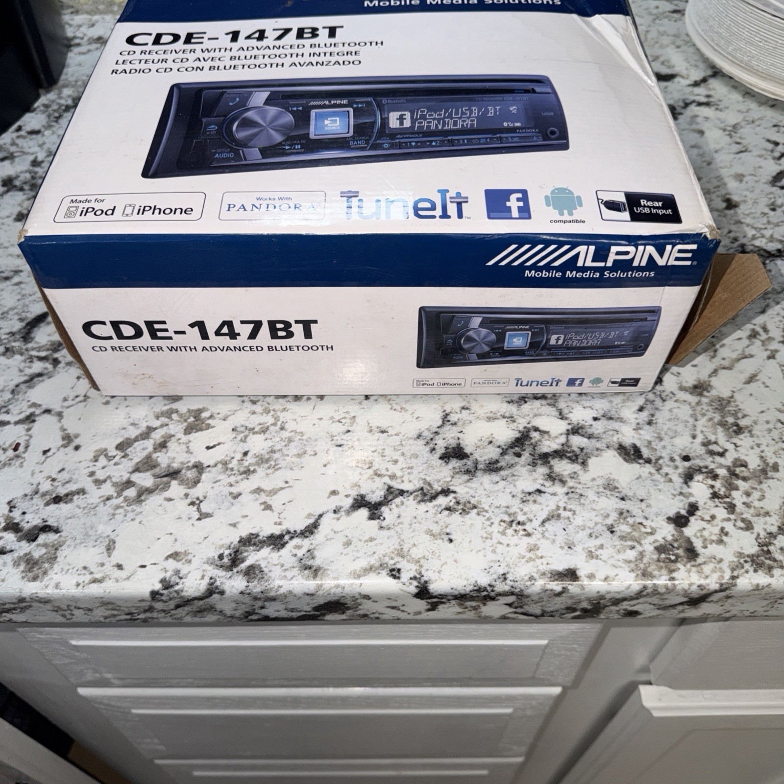 Alpine CDE-147BT CD Receiver Bluetooth Car Stereo Single-DIN