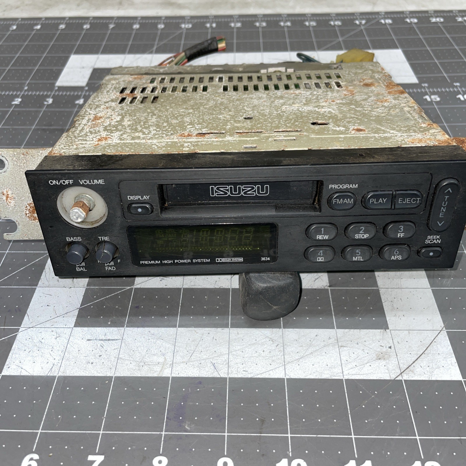 Isuzu AM FM Cassette Tape Player Factory Car Stereo Radio 8-97070-488-2